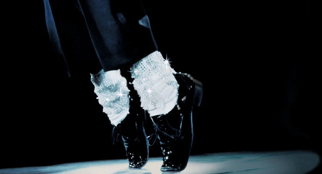 A-historia-de-uma-fotografia-simbolica.-Michael-Jackson-nas-pontas-dos-pes-1 O segredo por trás das lendárias meias de Billie Jean