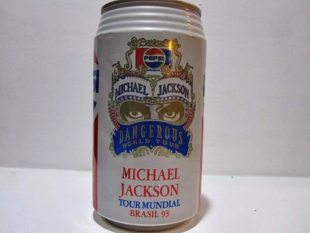 1_TtBpRqBsXnAfq2YmBPIgFg O Rei do Pop Michael Jackson e a febre dos copos colecionáveis no Brasil