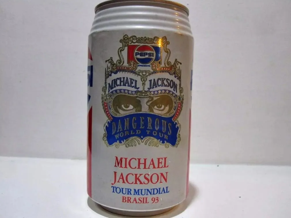 1_TtBpRqBsXnAfq2YmBPIgFg O Rei do Pop Michael Jackson e a febre dos copos colecionáveis no Brasil