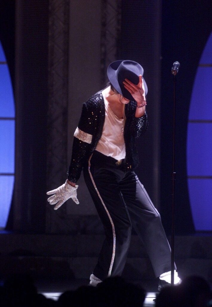 Michael Jackson em performance de "Billie Jean" no Madison Square Garden, em 2001.