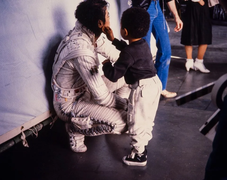 Emmanuel-Lewis-e-Michael-Jackson A amizade de Emmanuel Lewis e Michael Jackson