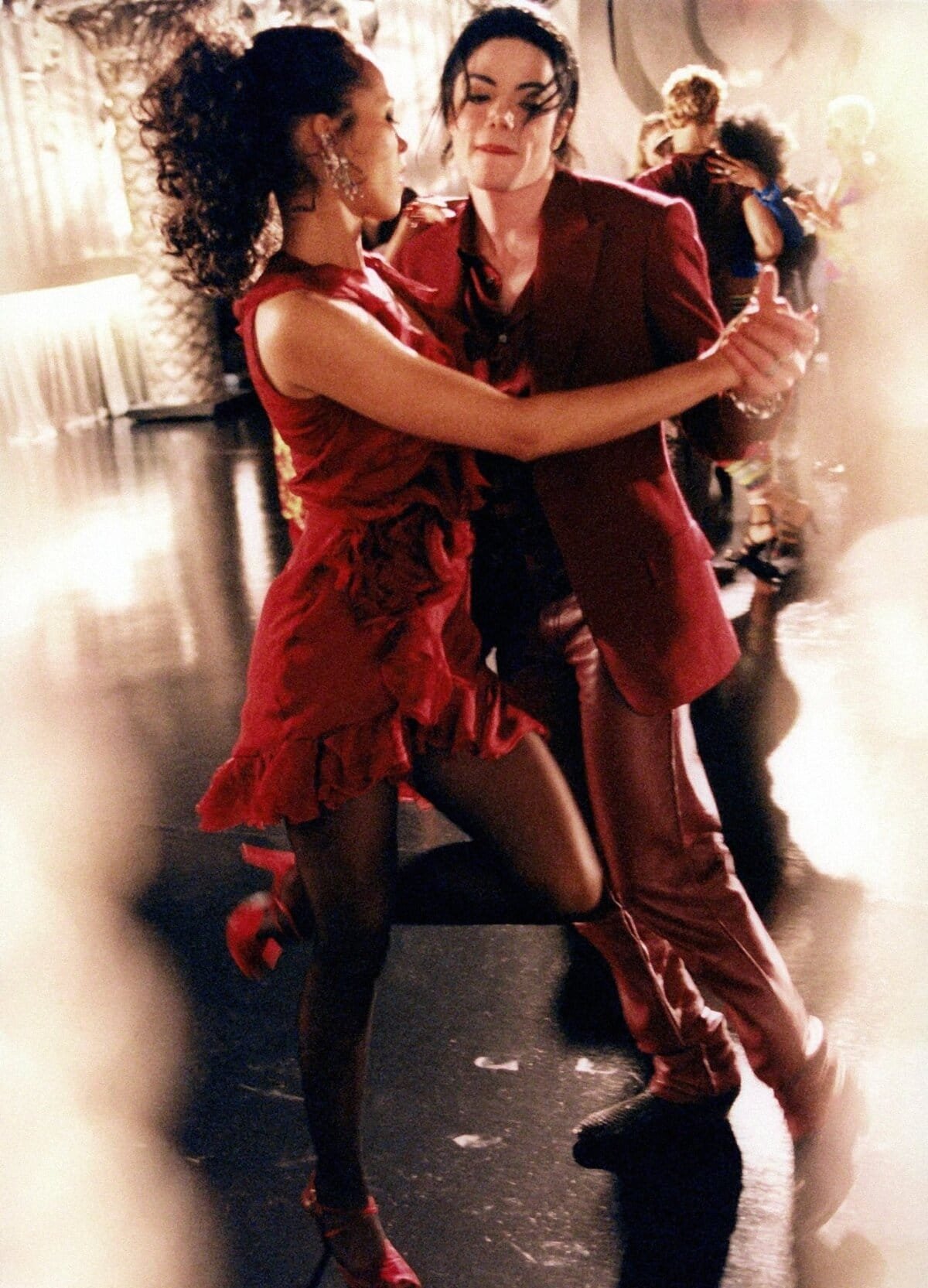 FIT-DxzXIAAZDp2 Dança e Desafios: Michael Jackson e os bastidores de Blood on the Dance Floor