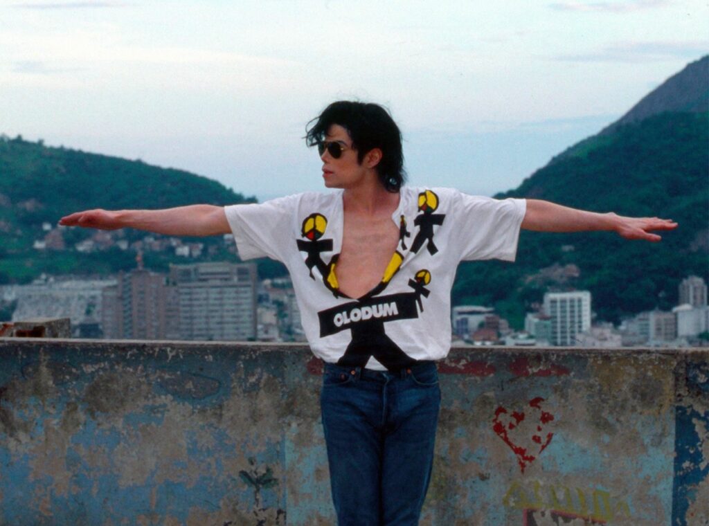 Michael Jackson no Rio de Janeiro, no Morro Dona Marta gravando "They Don't Care About Us"