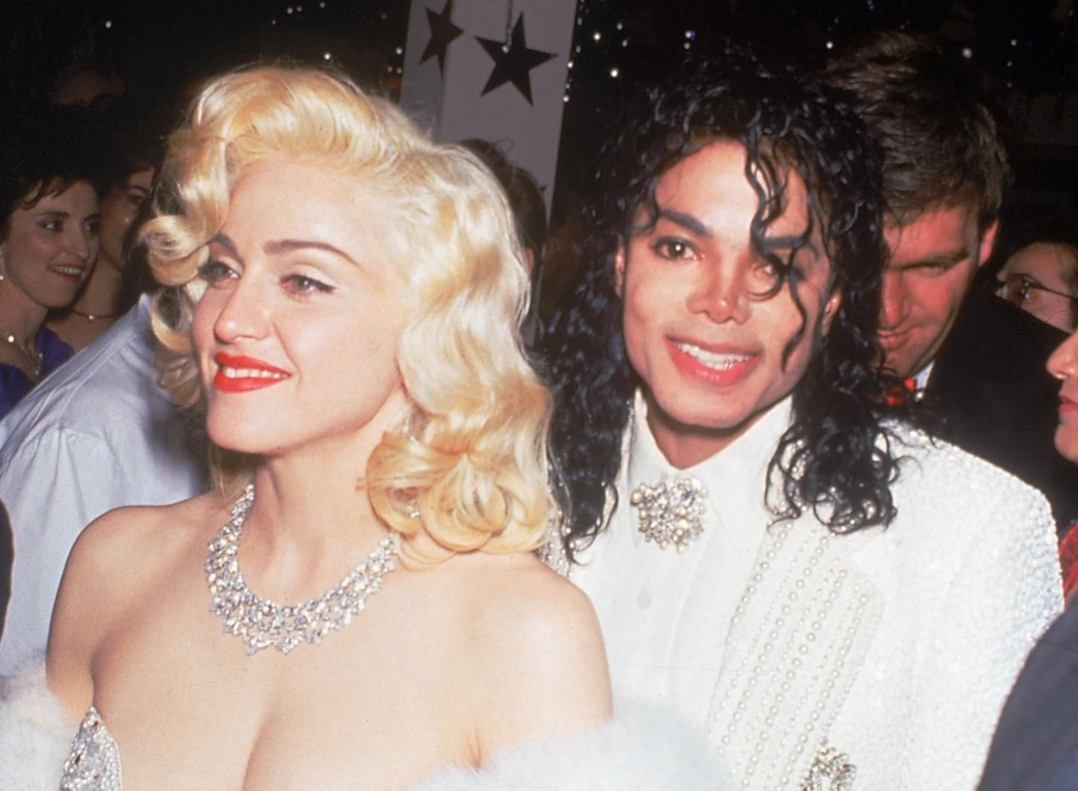 Madonna presta homenagem a Michael Jackson ao iniciar a turnê Celebration em Londres | Madonna e Michael Jackson