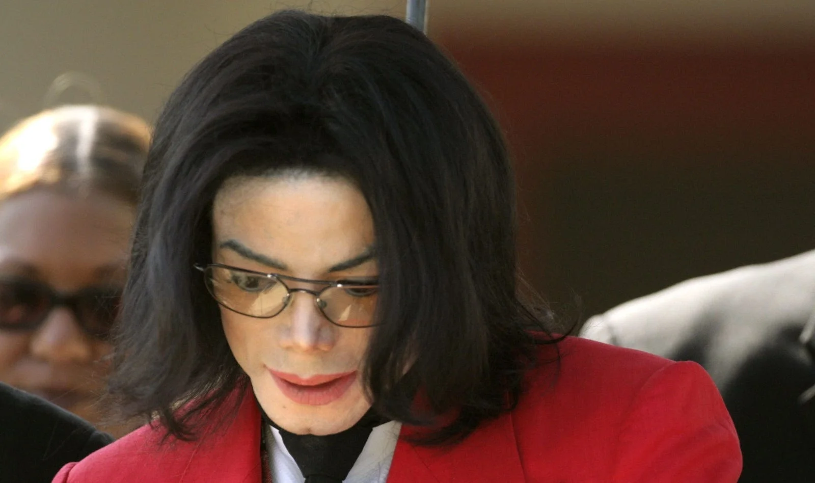 A Grande Conspiração: Como Tommy Mottola e Tom Sneddon tentaram destruir Michael Jackson | Michael Jackson 2005 Conspiracao MJ Beats