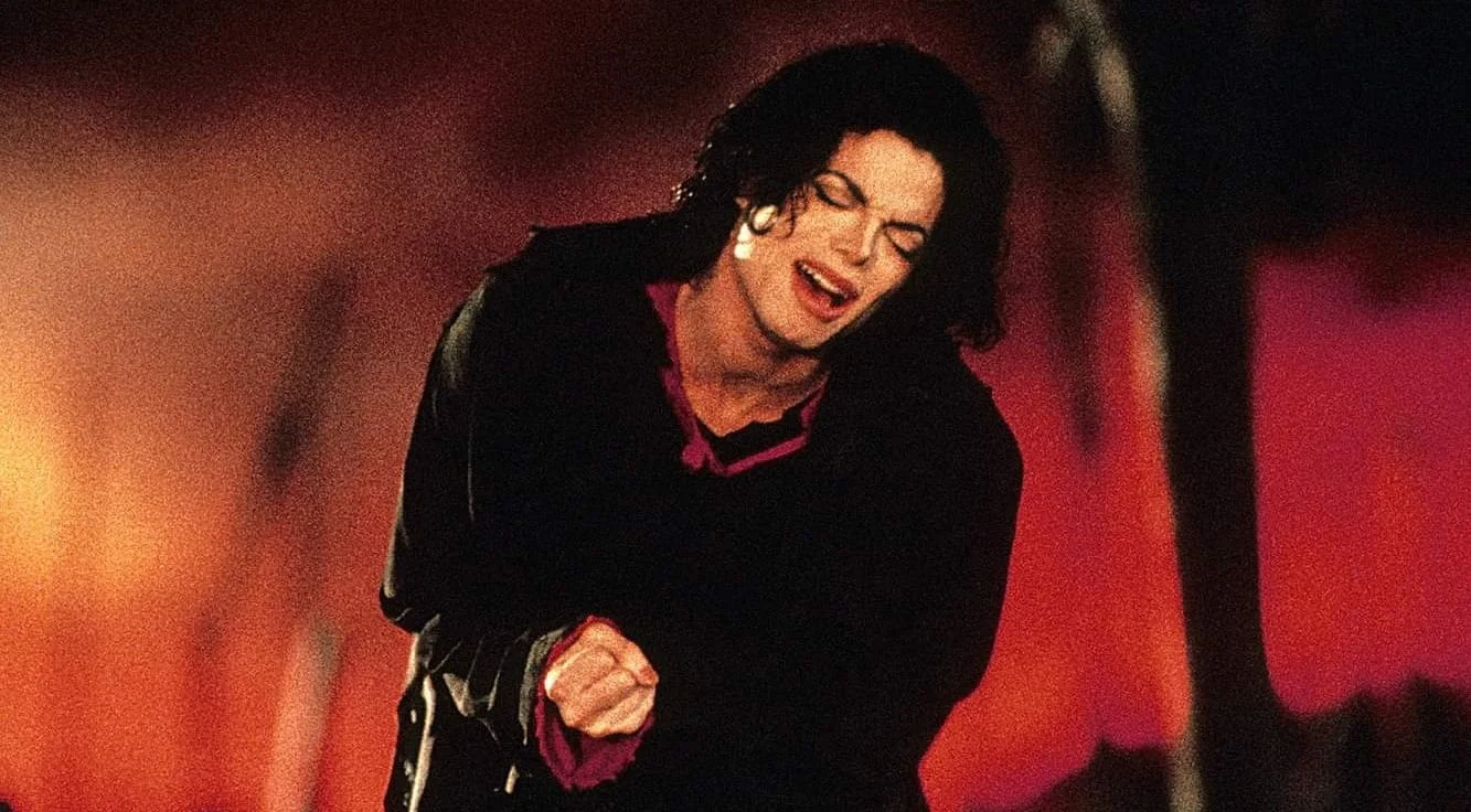 O cantor, o diretor e a música: a parceria entre Michael Jackson e Nick Brandt na criação de 'Earth Song'" | Michael Jackson Earth Song