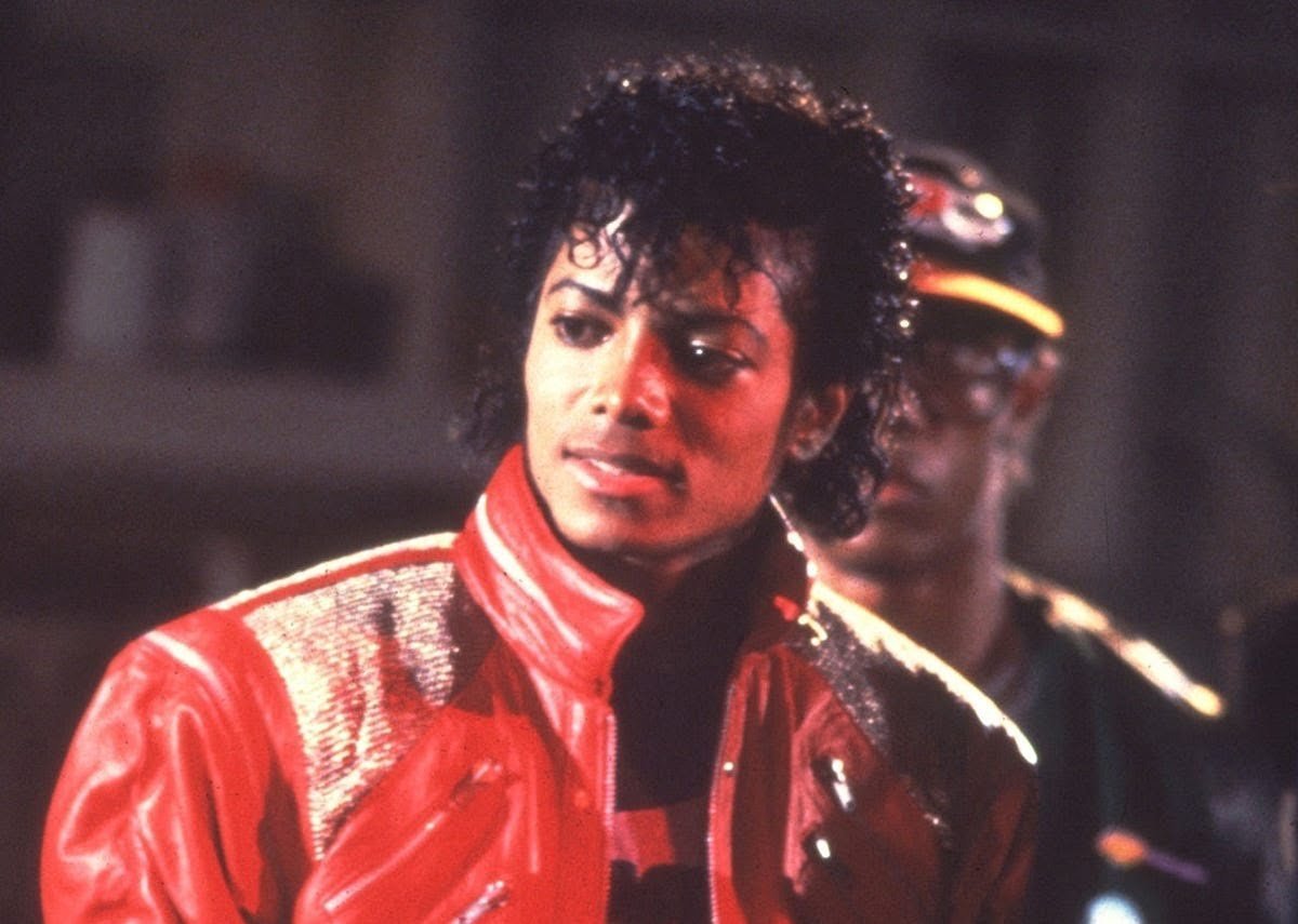 O incrível processo de composição de Michael Jackson | Michael Jackson durante filmagens do curta metragem ‘Beat It 1983
