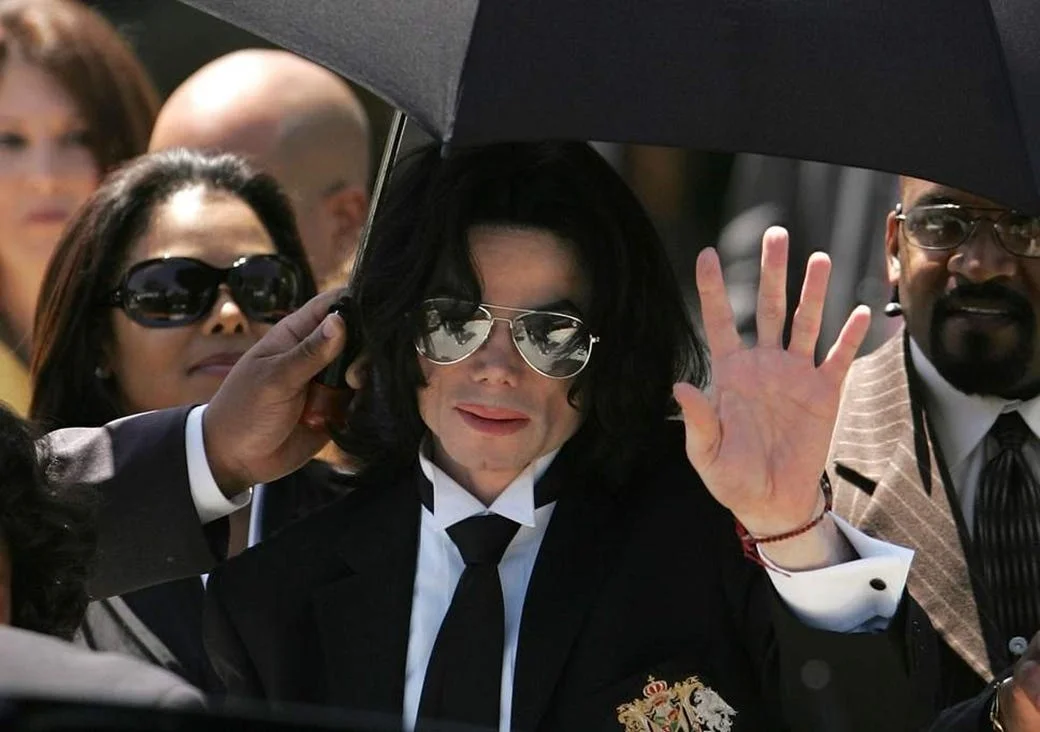 Há 19 anos, Michael Jackson foi declarado inocente de todas as acusações de alegações de má conduta sexual infantil pela Justiça | Michael Jackson inocente MJ Beats 1