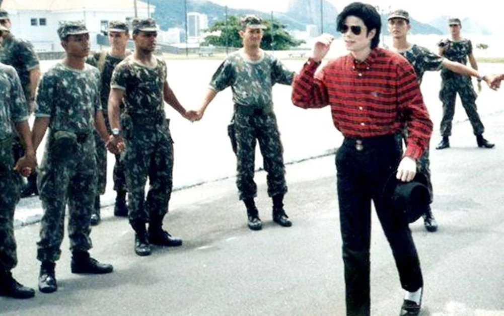Arquivo HIStórico: Michael Jackson grava videoclipe no Brasil | No Forte de Copacabana Michael Jackson foi recepcionado pelos soldados do Exercito do Rio de Janeiro MJ Beats