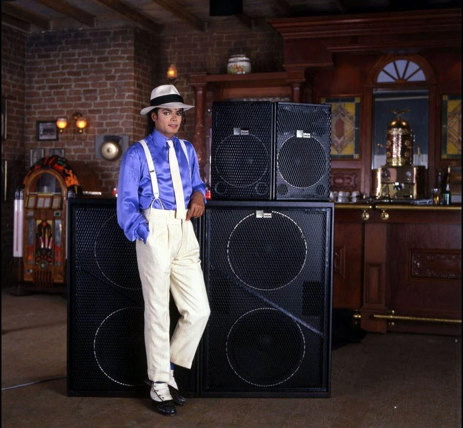 Michael Jackson e Smooth Criminal: A arte de sentir a música | Smooth Criminal caixas de som MJ Beats