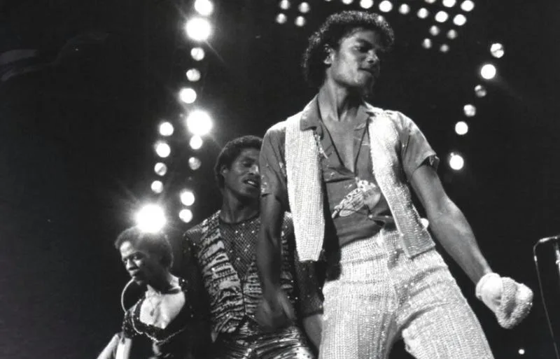 71O9qfP3avL._AC_UF10001000_QL80_ Por que Michael Jackson sempre usava uma luva?