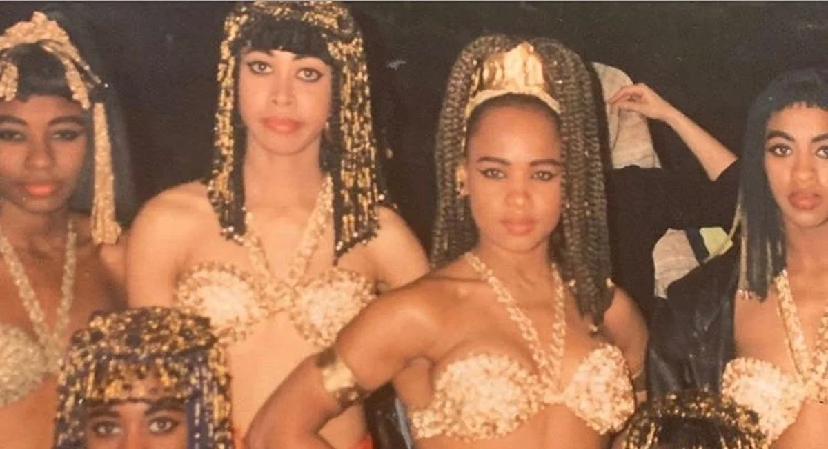Jossie-Harris-‘com-suas-trancas-originais-junto-com-dancarinas-MJ-Beats.jpg-1 A decisão de Michael Jackson que mudou o visual de uma dançarina em “Remember the Time”