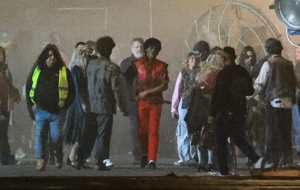 GO2cdNUXMAAsYTR-1-1024x648 Jaafar Jackson revive "Thriller" com maquiagem de zumbi nas filmagens da cinebiografia de Michael Jackson
