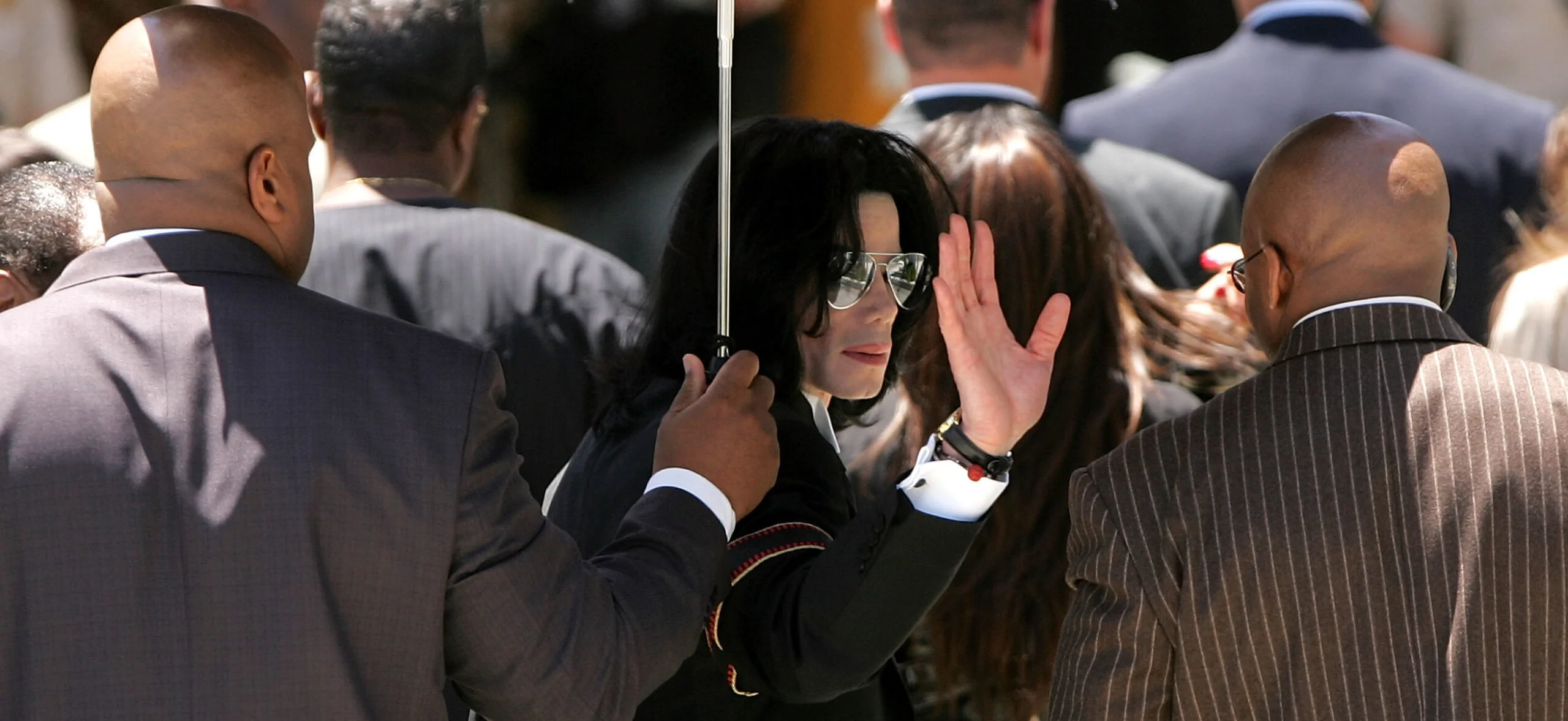 Michael Jackson: Uma vida sob os holofotes | Michael Jackson julagdo pela midia branca MJ beays scaled