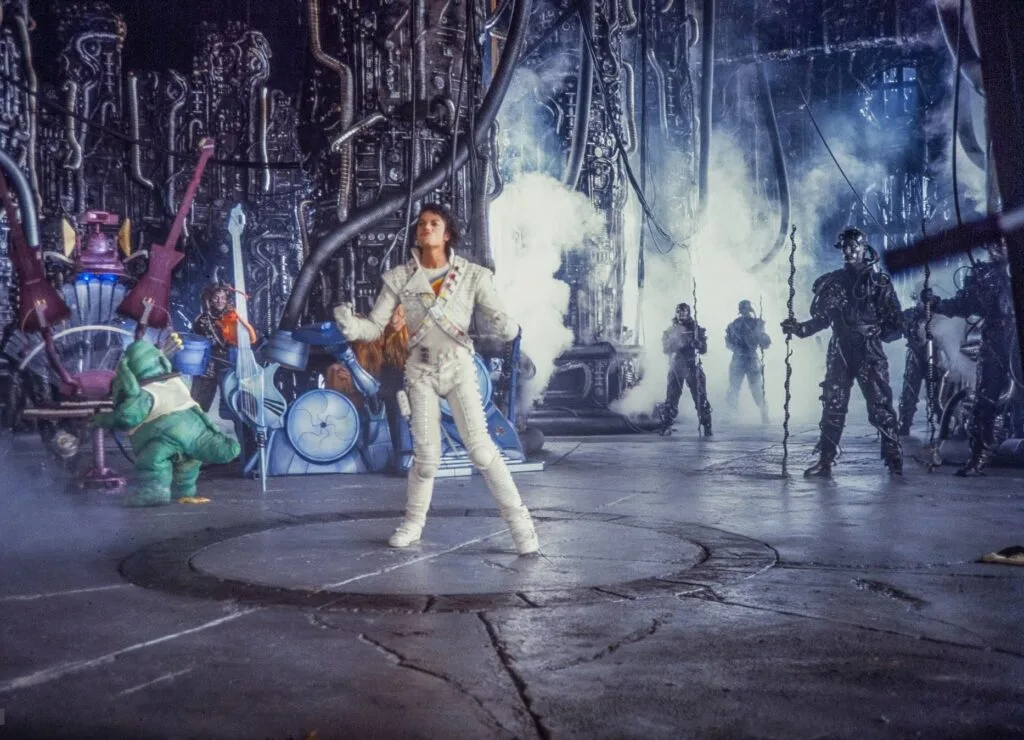 F-iEpfnXwAACtbR-1024x740 38 anos depois, fotos inéditas de Michael Jackson em Captain EO