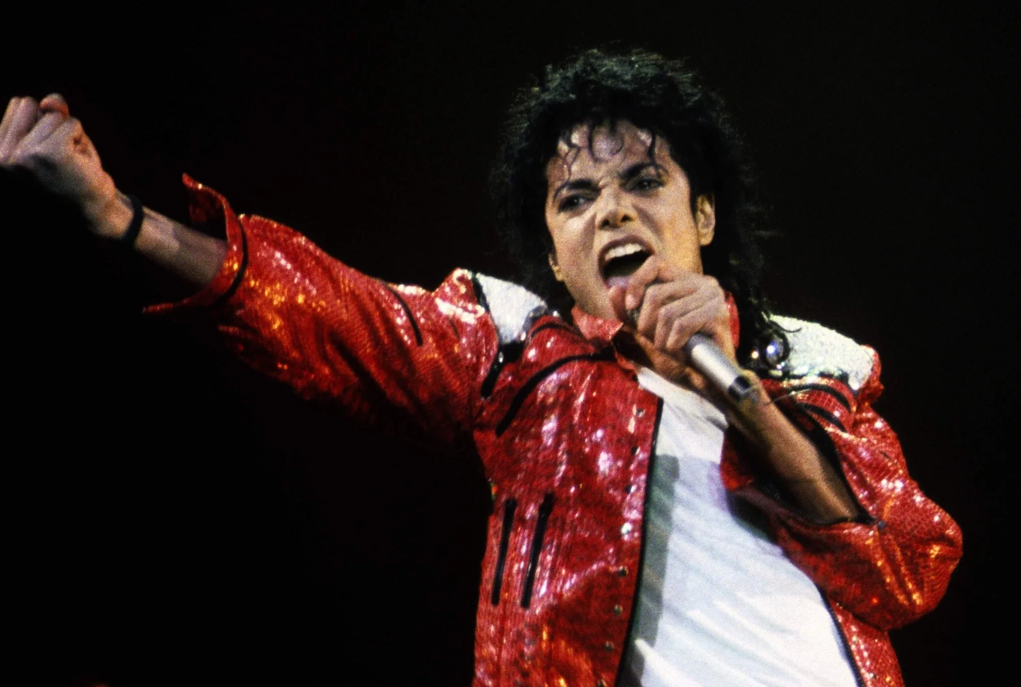 Michael Jackson: O Rei do Pop continua a dominar em 2024 | F5lmkuKWcAAfOvg 2