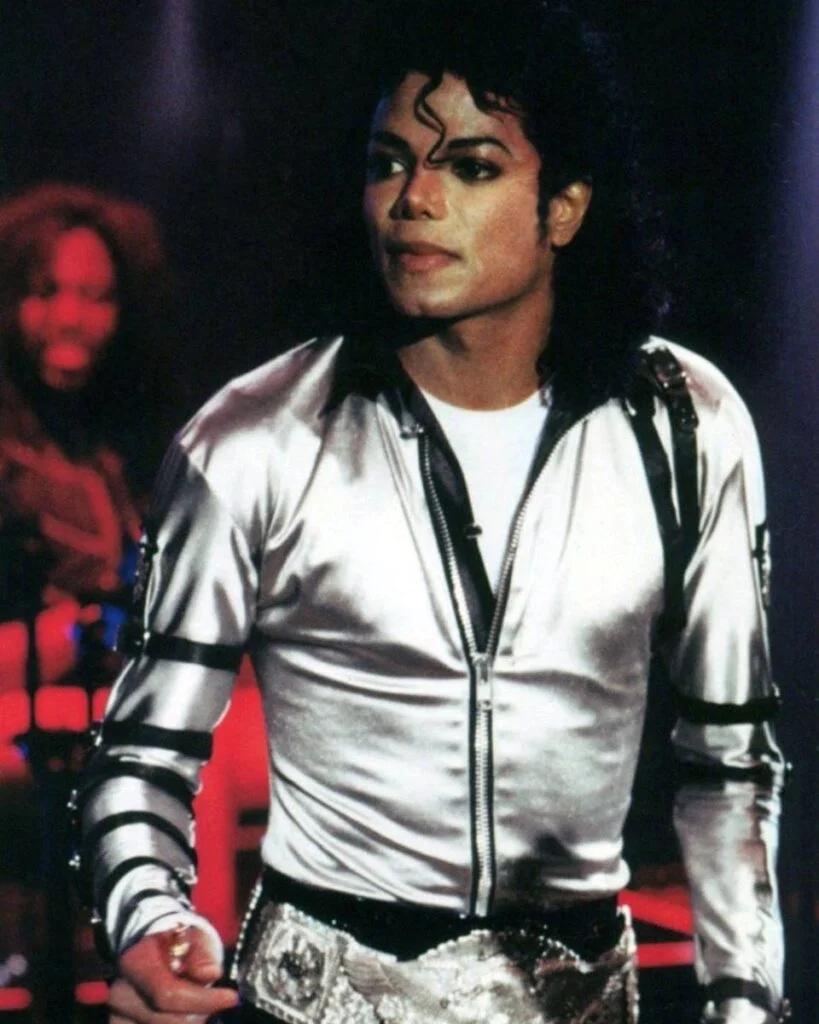 GAN8ys9WAAEoB7I-819x1024 Guitarrista Jennifer Batten revela o segredo por trás do clipe de "Come Together" com Michael Jackson