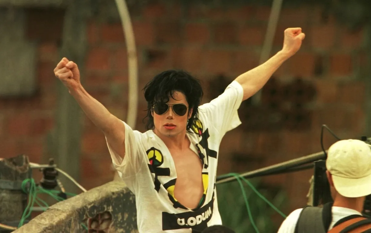 A Visita HIStórica de Michael Jackson ao Brasil para gravação do videoclipe da música They Don't Care About Us | mjbeats.com .br tdcaurj 2