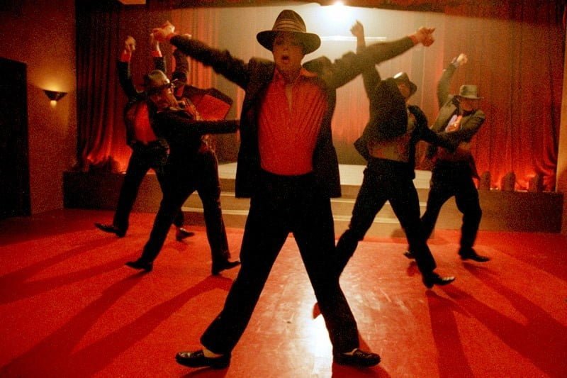 F3U3qJ8WkAAwp2p O Último Grande Curta-metragem de Michael Jackson: A  História por Trás de "You Rock My World"