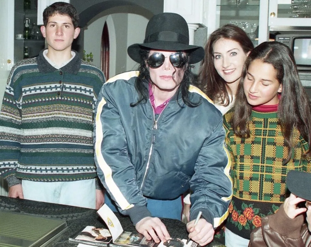 MJ-e-Brad-1 Humor e Humildade: Histórias inéditas de Michael Jackson na África do Sul
