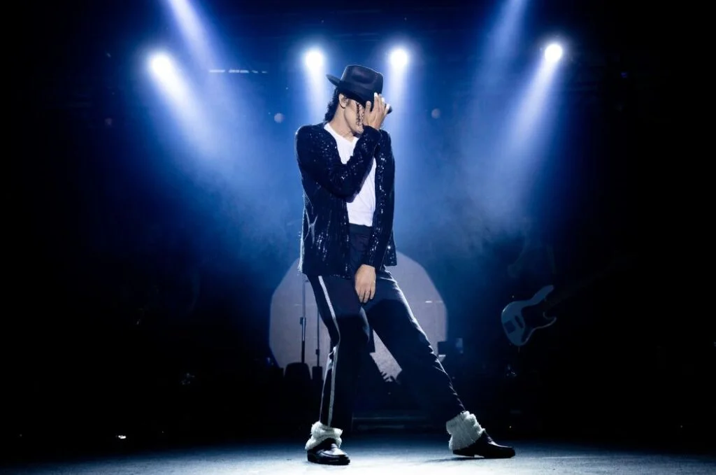 Rodrigo Teaser volta à China com "Michael Lives Forever" | Teaser China MJ Beats