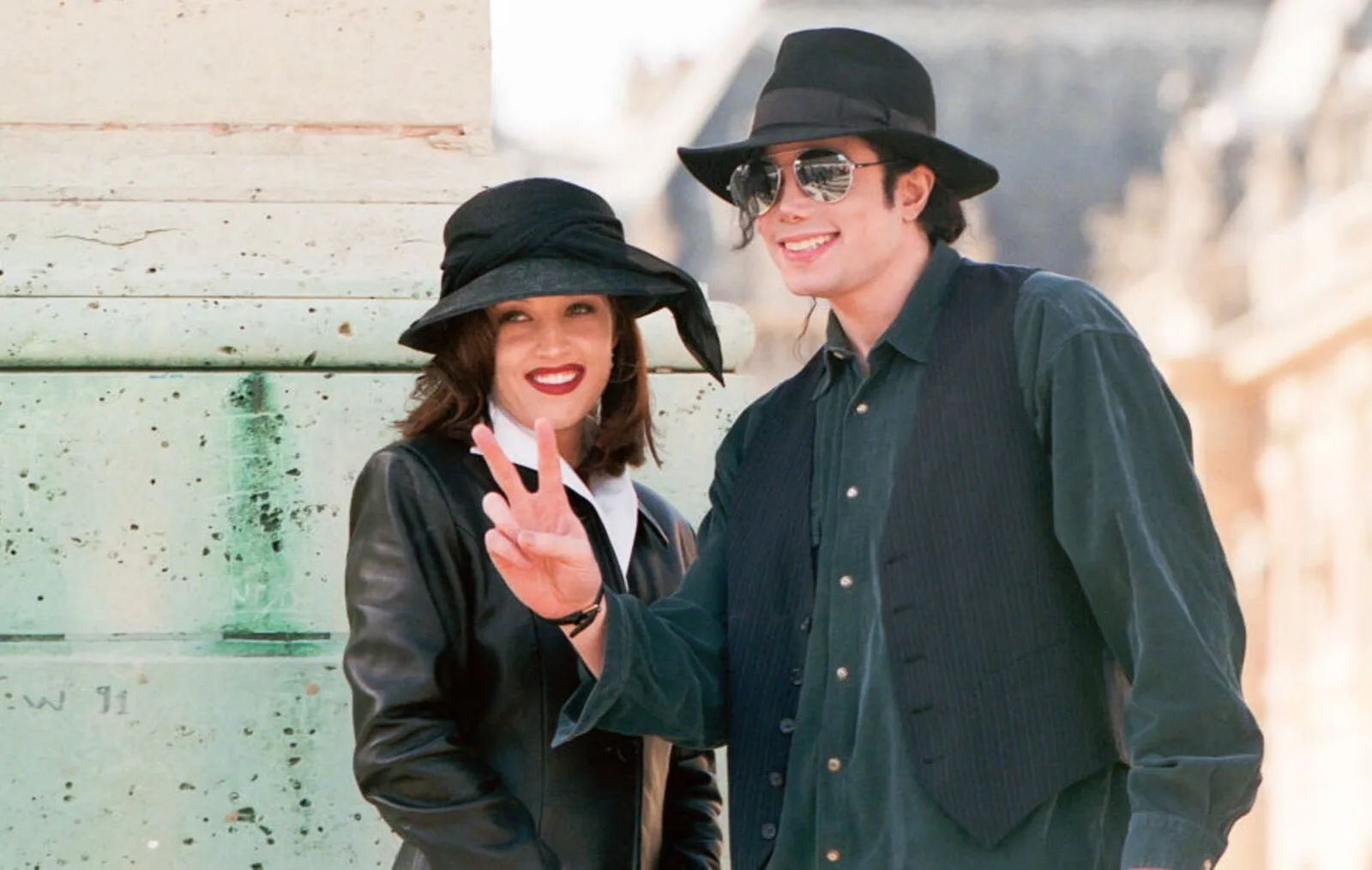 Além do Sensacionalismo: Lisa Marie Presley revela o homem por trás de Michael Jackson | 1b