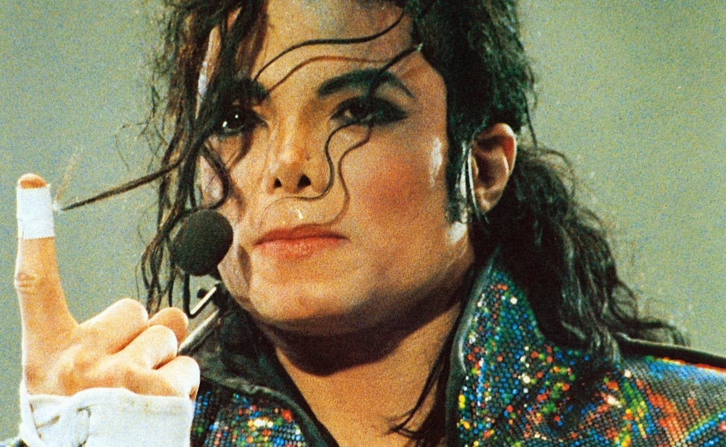 A Magia Continua: Michael Jackson ultrapassa 1 milhão de vendas nos EUA em 2024 | qPBytsS