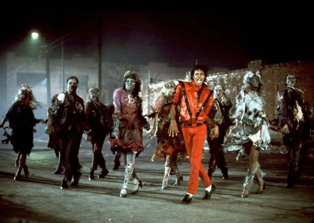 Thriller-domina-as-paradas-de-sucesso-MJ-Beats-1024x727 O Dia em que Michael Jackson reinventou a Música e o Cinema com Thriller