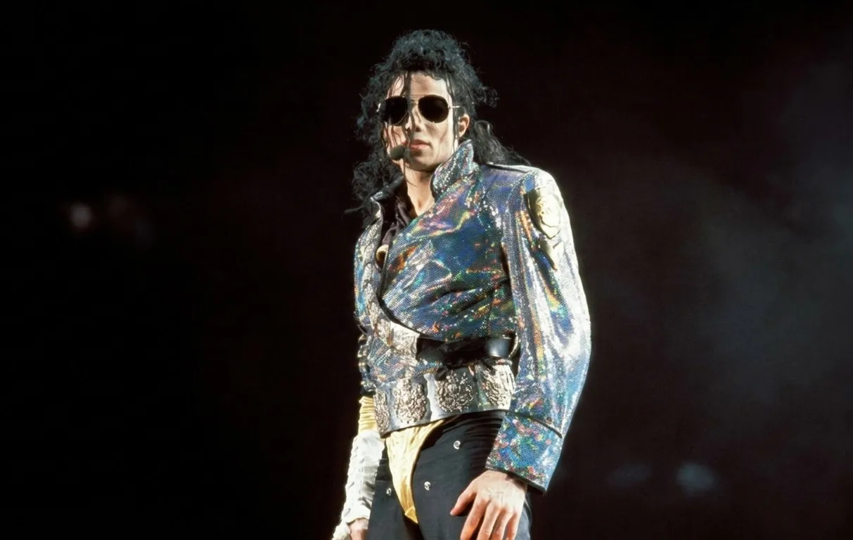 Atraso, Multa e Perfeição: O dia em que Michael Jackson fez Londres esperar 2 Atraso, Multa e Perfeição: O dia em que Michael Jackson fez Londres esperar | mjbeatsjam92