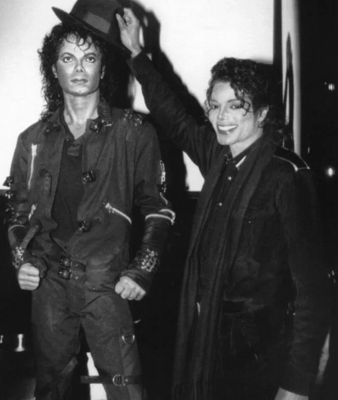 1_OvoX45yQgtPMnawaUZGV1g Michael Jackson e a noite secreta no Museu