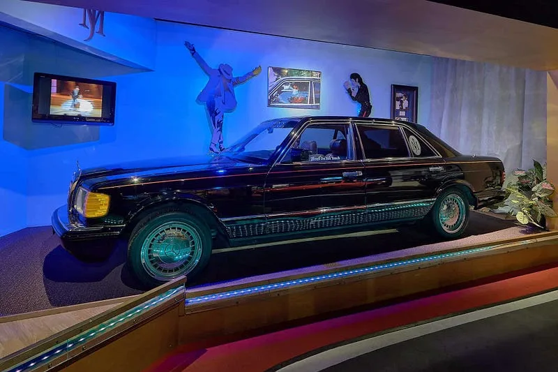1_j1TgIgBqFKvTXJBJ90c5GA Sob o Capô do Pop: O Mercedes-Benz do Rei do Pop Michael Jackson