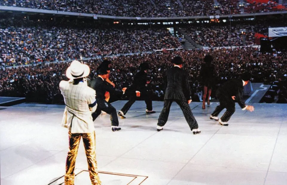 1_sFrntwTJEU0MtXND5NK7kA Quando o microfone desafiou o Rei: O show inesquecível de Michael Jackson em Amsterdam