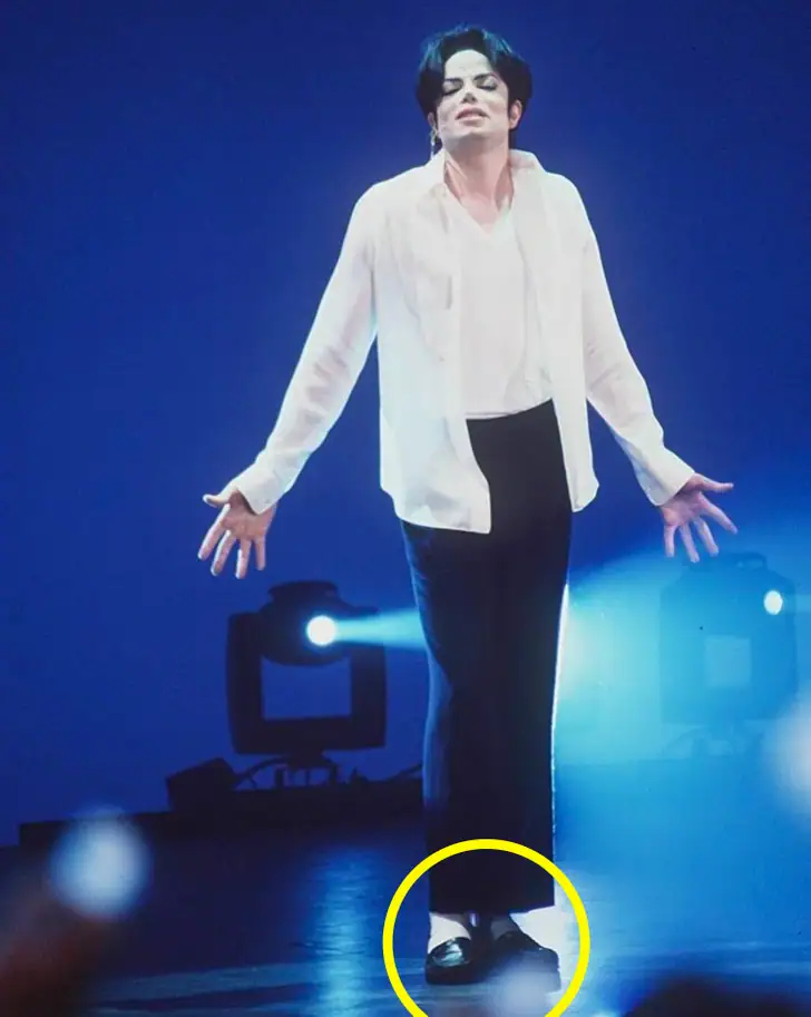 7d768256dd9e7f8832bdcf4a7b.jpg Por trás dos figurinos de Michael Jackson: o que todo fã precisa saber