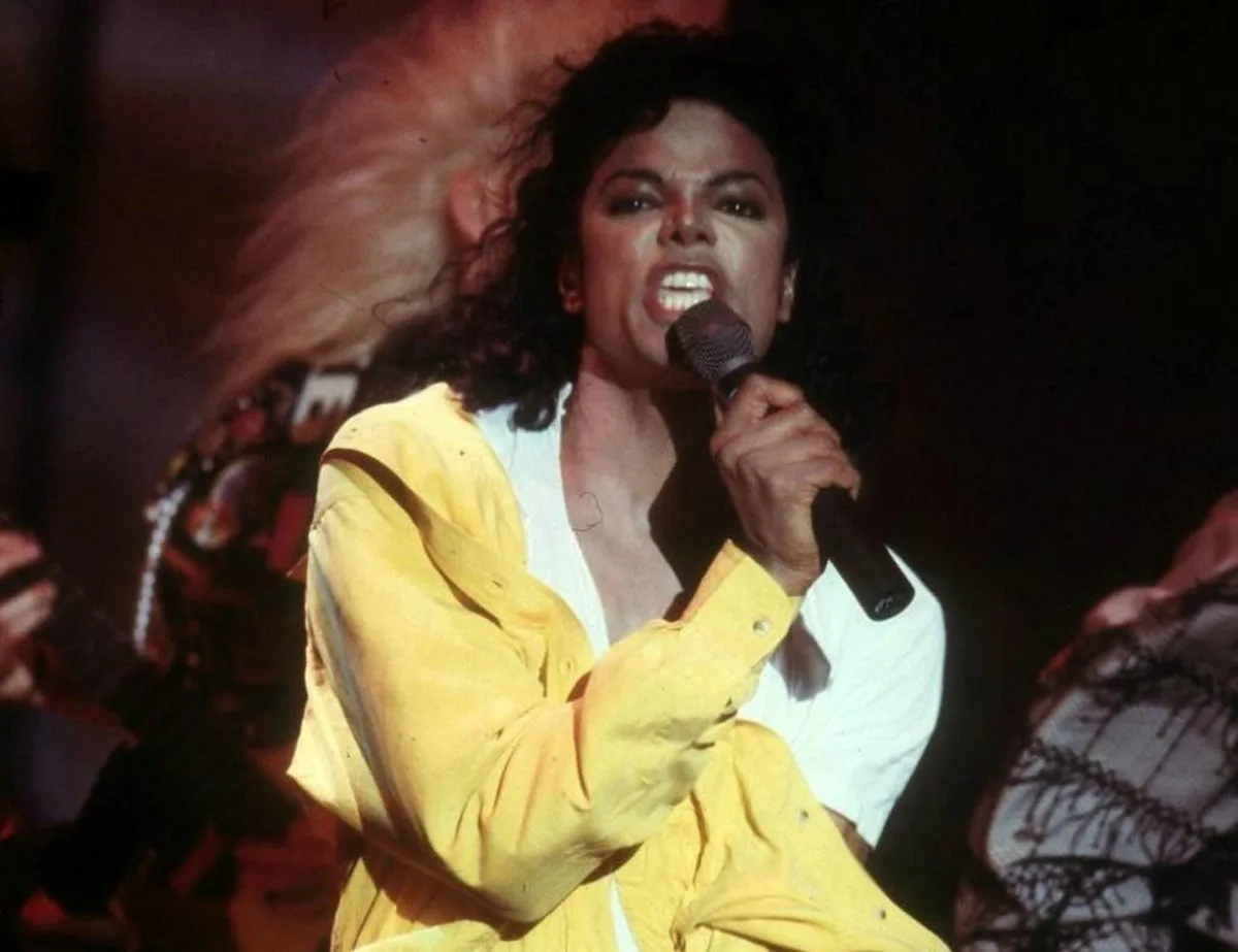 "Come Together": Como Michael Jackson deu nova vida ao clássico dos Beatles | Michael Jackson durante performance de Come Together 1988
