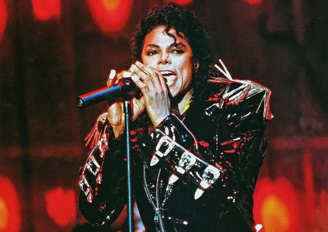 ''Faça com que seja eu, mas diferente'': A revolução visual de Michael Jackson | f220a148fa4967b78974d023f8c20b9aa