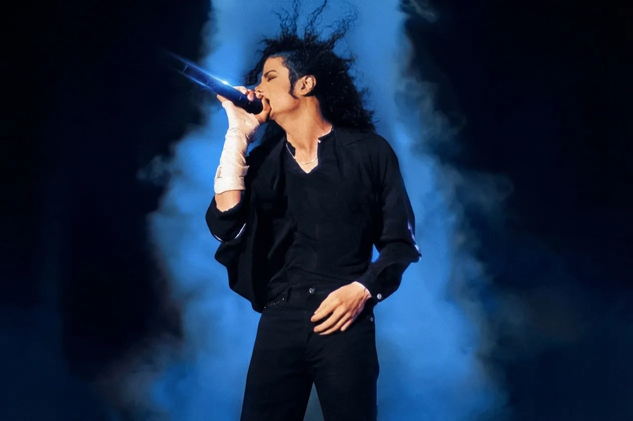 Give In To Me: escrevendo uma canção de rock para Michael Jackson | mjbeats mim0z2mim0z2mim0