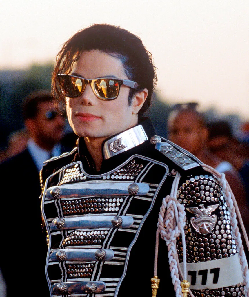 tumblr_79972ee1cdf29e8cb57766f347735a86_2b25e90c_1280 Por trás dos figurinos de Michael Jackson: o que todo fã precisa saber