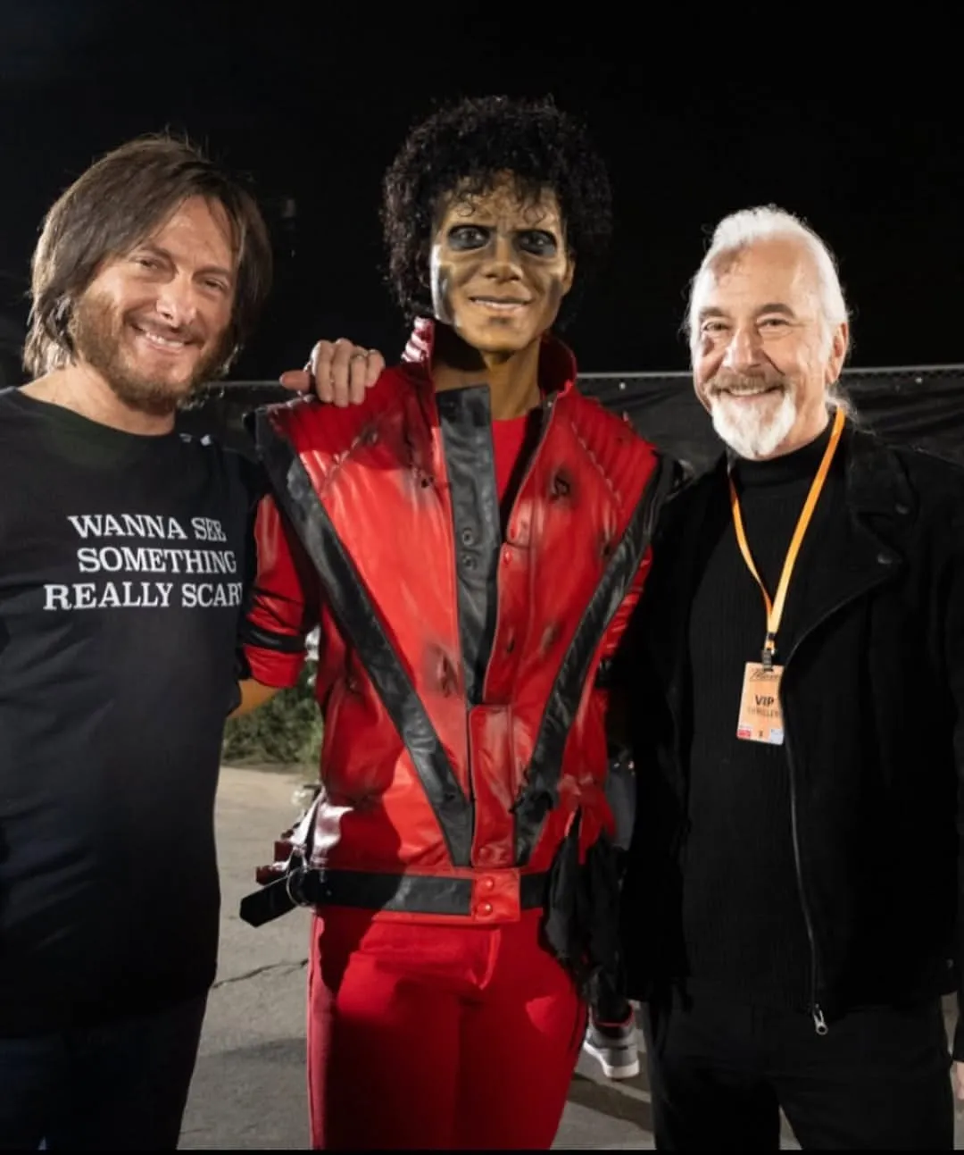 📸-O-lendario-Rick-Baker-esteve-presente-supervisionando-de-perto-a-recriacao-de-Thriller-um- Michael Jackson e Rick Baker: A alquimia por trás de Thriller