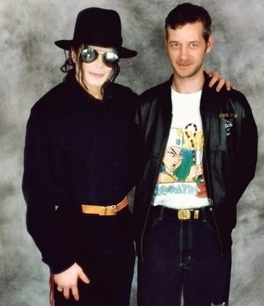 1_NTgx77bTkI7xZu9TGRMcmA-885x1024 Quéops: Legado Visual de Michael Jackson