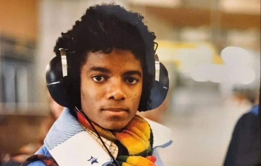 Michael Jackson: O que tocava no fone do Rei do Pop? | 208250b29a6b4db7602442095ad34999