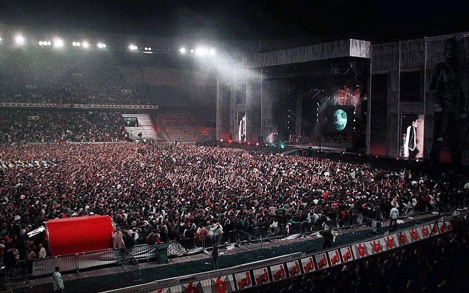 462469227_27154031664244888_2899393158194105730_n Michael Jackson perdeu 25 milhões de dólares para ver os fãs felizes