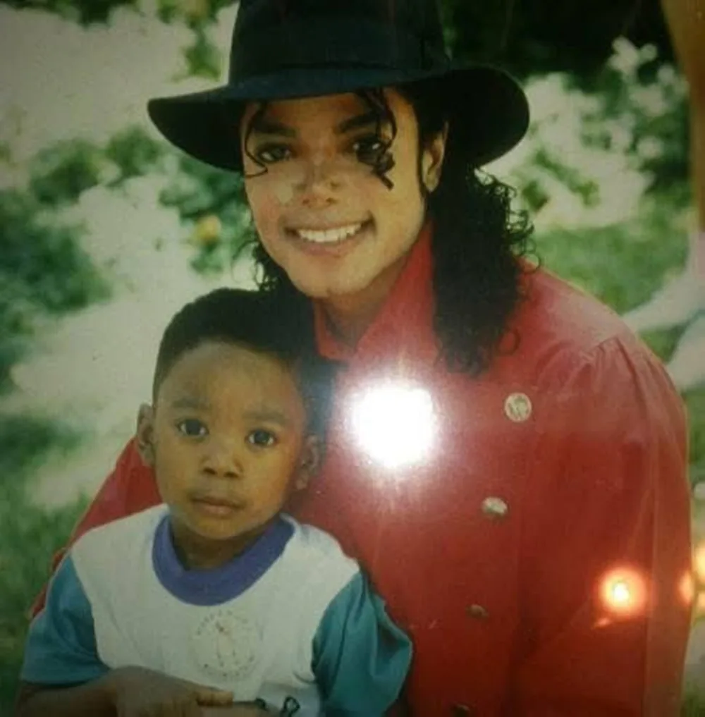 GqEv3EyWIAAuyOh Michael Jackson e o Menino que Venceu a Morte