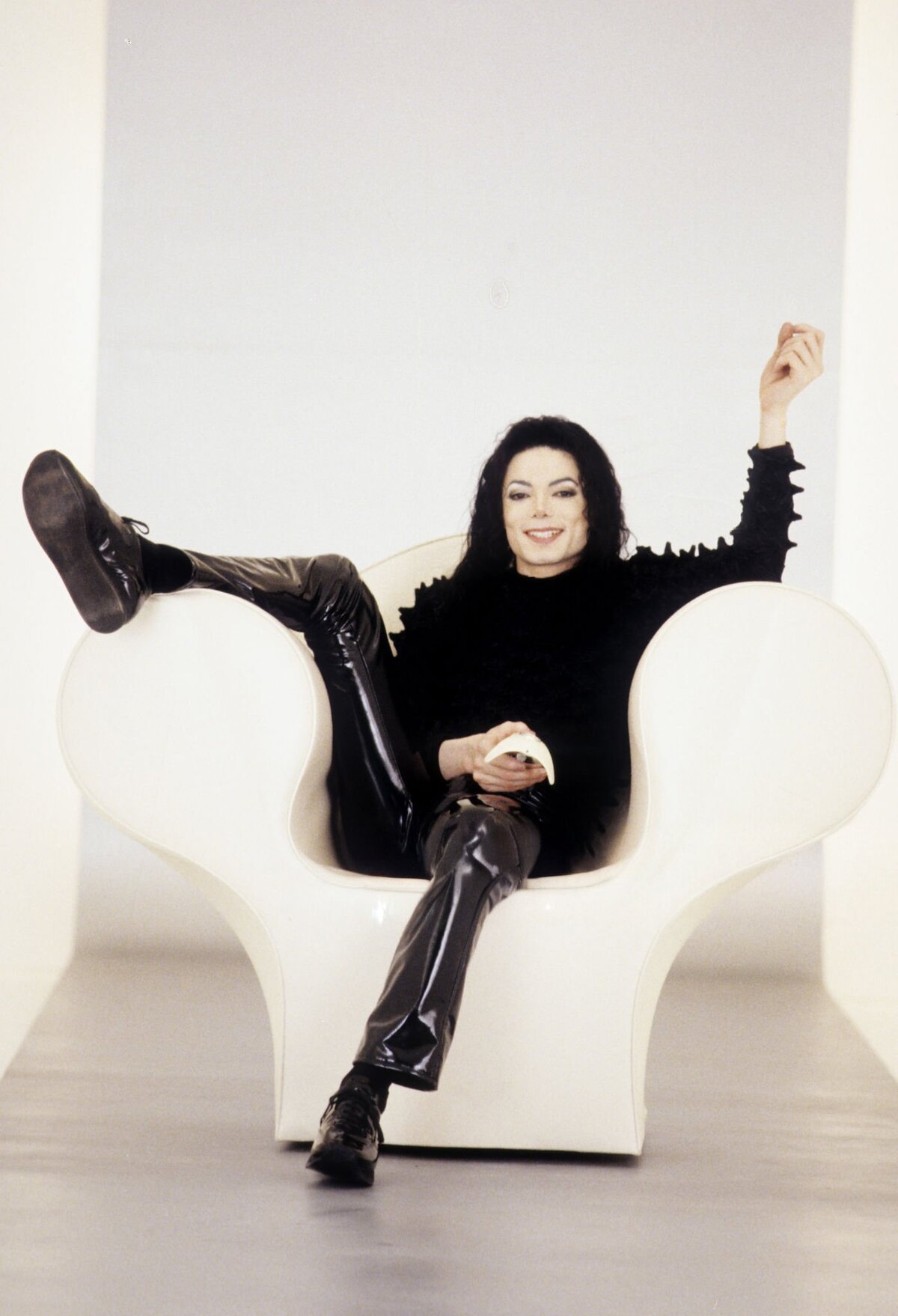 A Dança Começa nos Pés: A História por Trás dos Sapatos de Michael Jackson no clipe “Scream” | Michael Jackson clipe Scream www.mjbeats.com .br