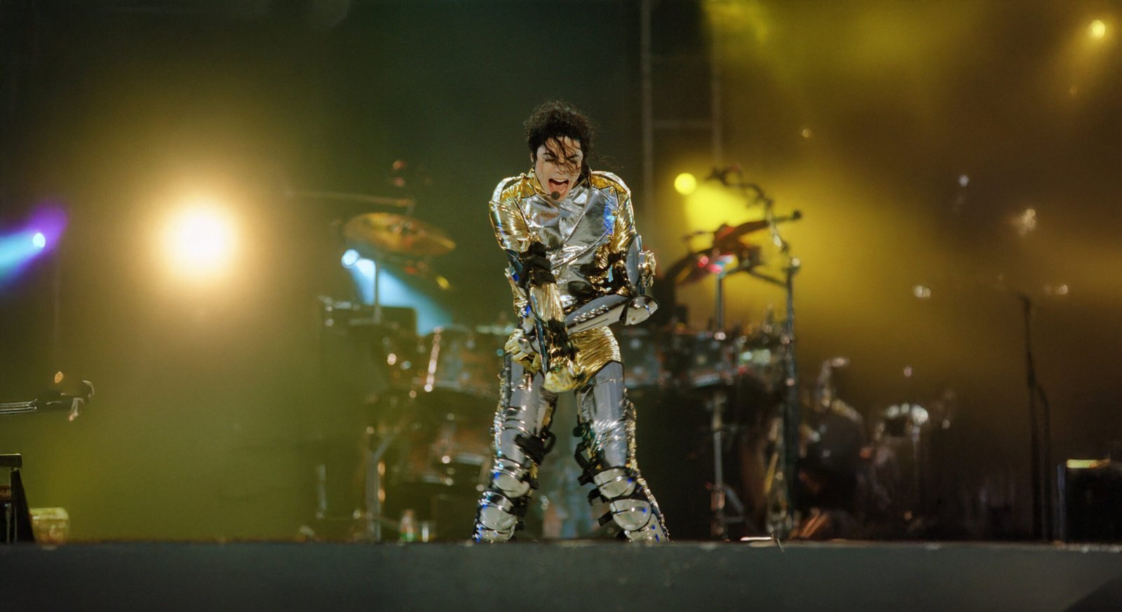 Michael Jackson domina a Billboard com 6 álbuns e 6 músicas nas paradas dos EUA 2 Michael Jackson domina a Billboard com 6 álbuns e 6 músicas nas paradas dos EUA | gettyimages 88995931 2048x2048 v2 scaled