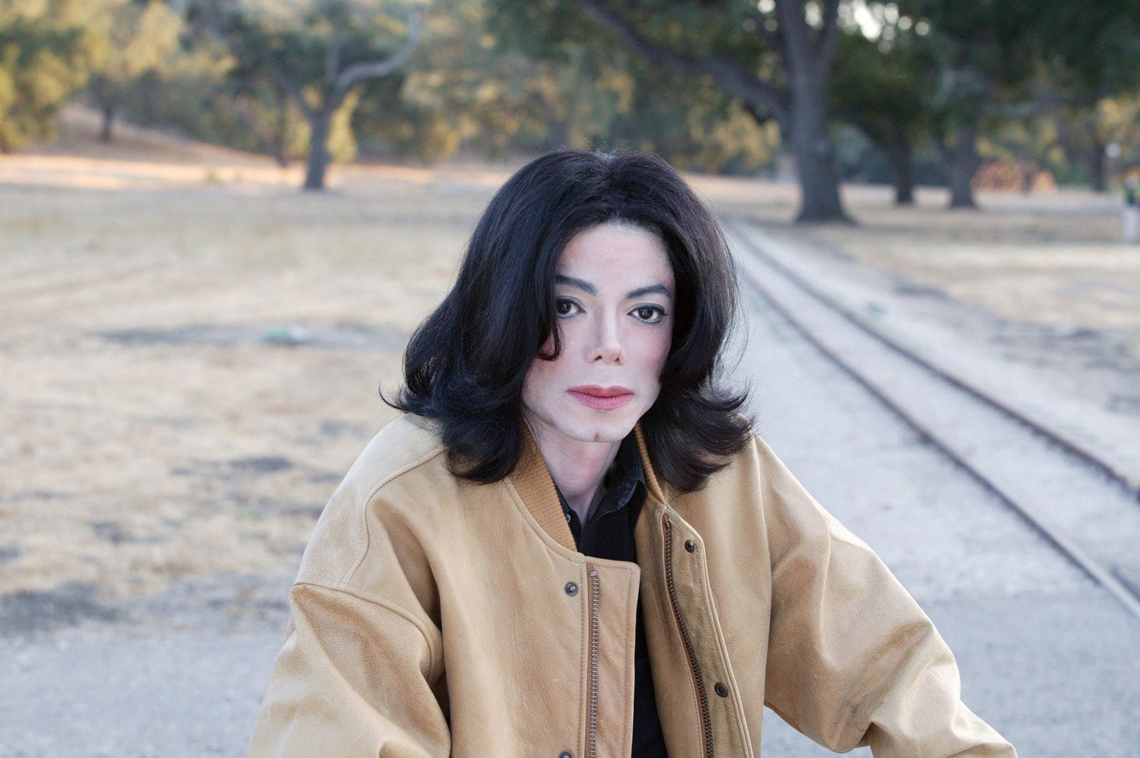 Como a Rejeição a Hollywood Protegeu Michael Jackson 1 Michael Jackson fotografado no Rancho Neverland Ranch em Outubro de 2005. (Foto de Jonathan Exley)
