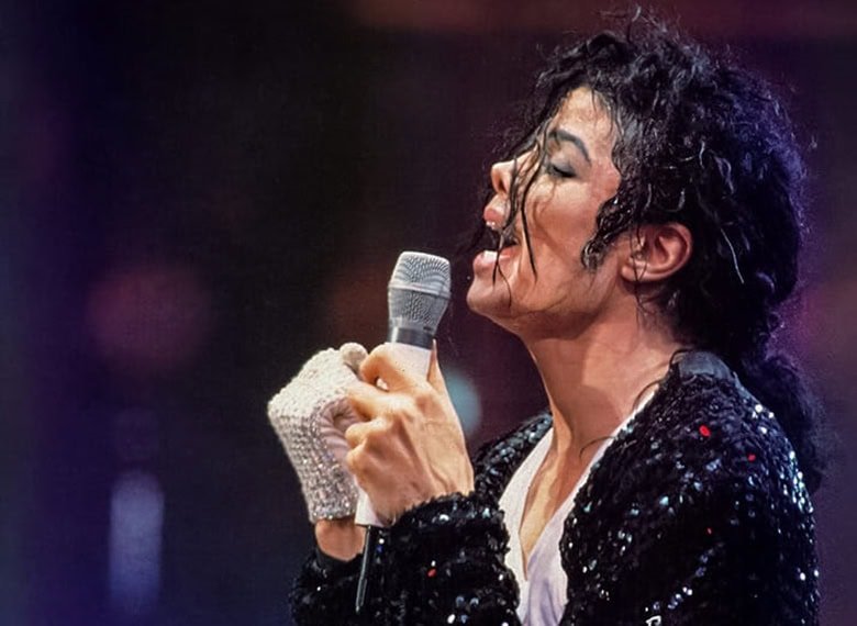 Michael Jackson: Vídeo restaurado revela a primeira apresentação de 'Billie Jean' na Dangerous World Tour | BJ munqiue mjbeats