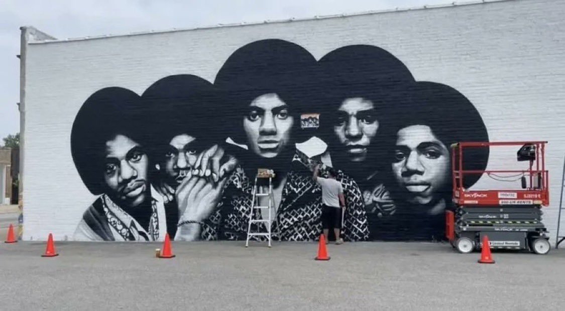 Michael Jackson eternizado: mural atrai turistas e promete revitalizar cidade de Gary | Gtp6XUWa8AA3Gph