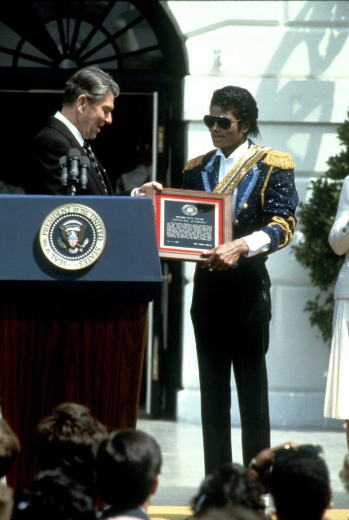 Reagan-Jackson-1984-01-688x1024 Every Soldier Dies in His Glory: de Símbolo a Ameaça