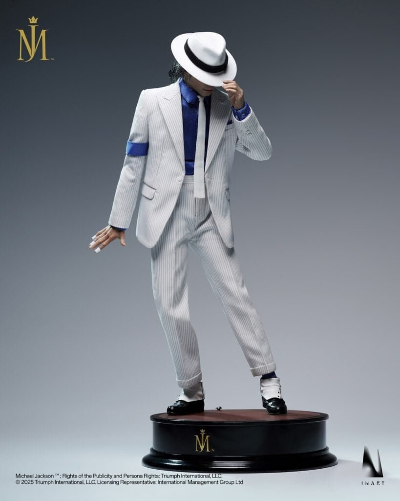 M2-819x1024 Smooth Criminal: Michael Jackson ganha nova estátua em edição de luxo