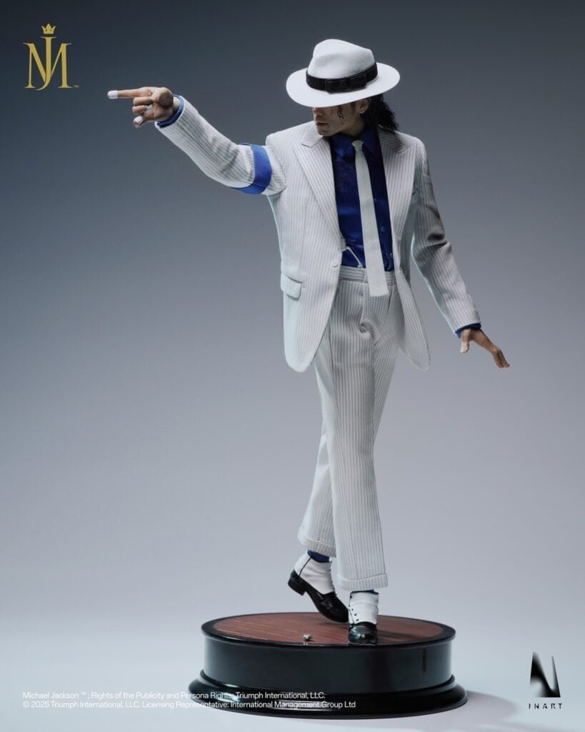 M4-819x1024 Smooth Criminal: Michael Jackson ganha nova estátua em edição de luxo